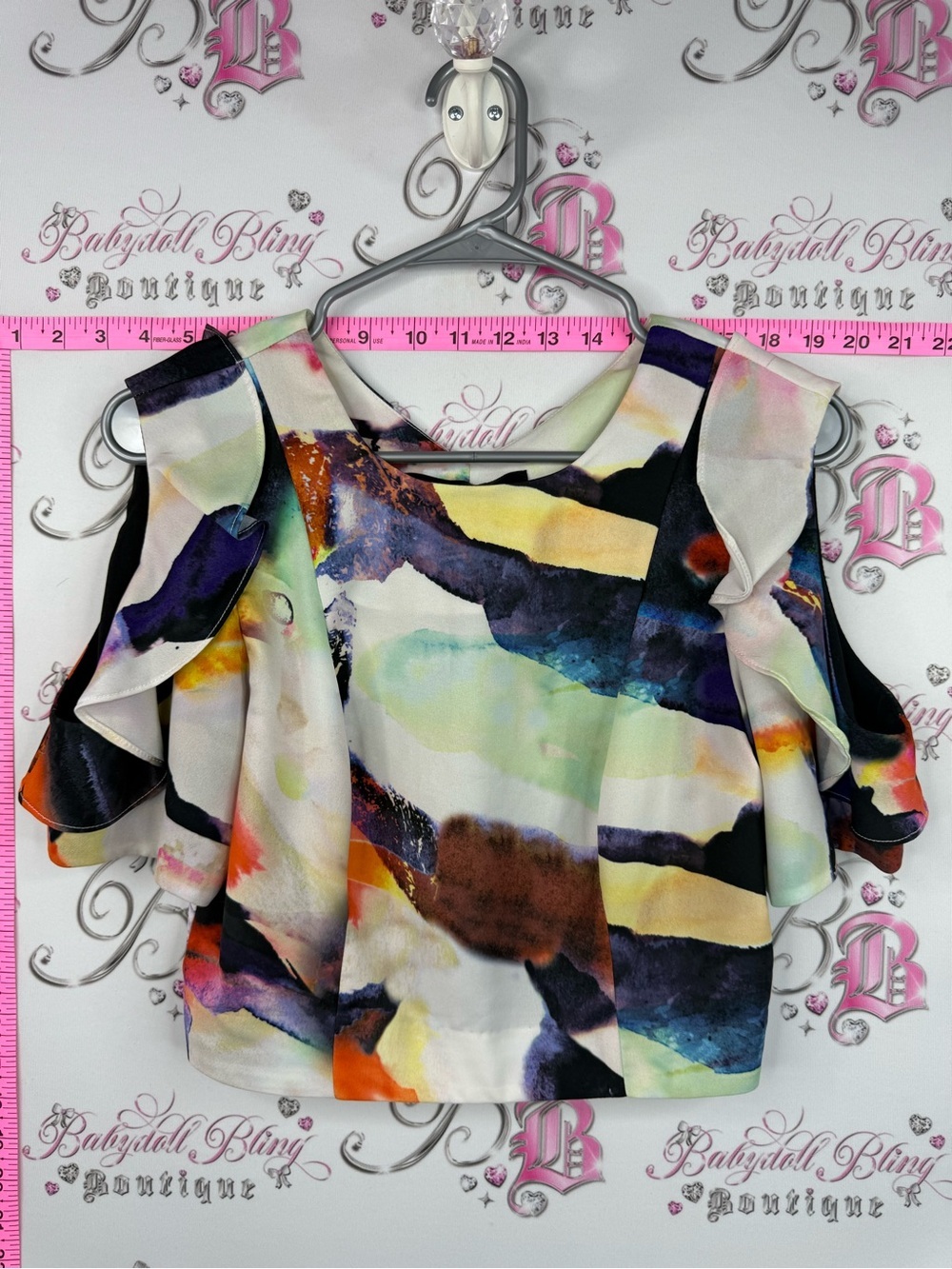 Kendall & Kylie shirt cold shoulder Multicolor Abstract Cold-Shoulder Ruffle Top